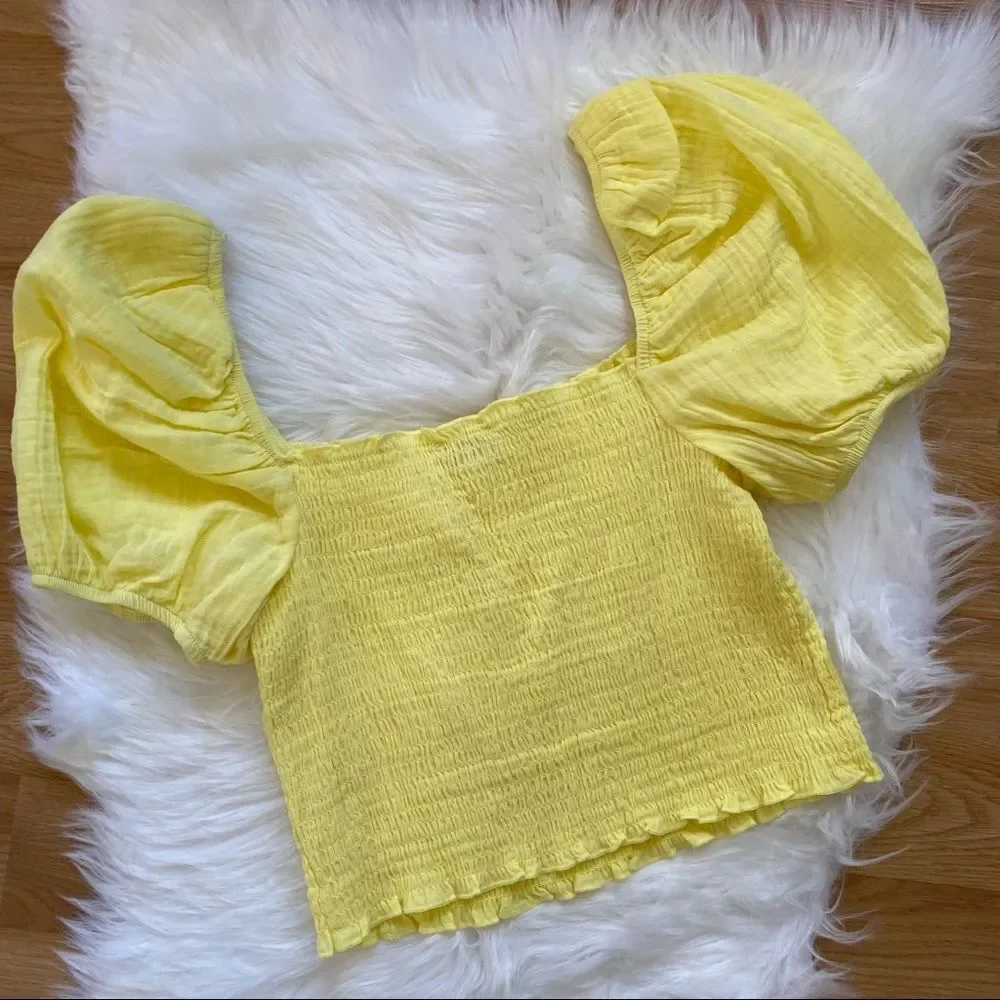 Socialite Top Short Puff Sleeve Smocked Yellow Size Large